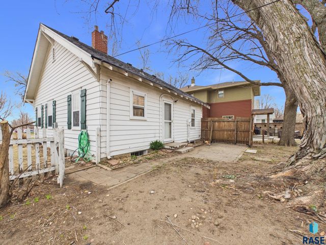 613 E 20th St Street, Sioux Falls, SD 57105