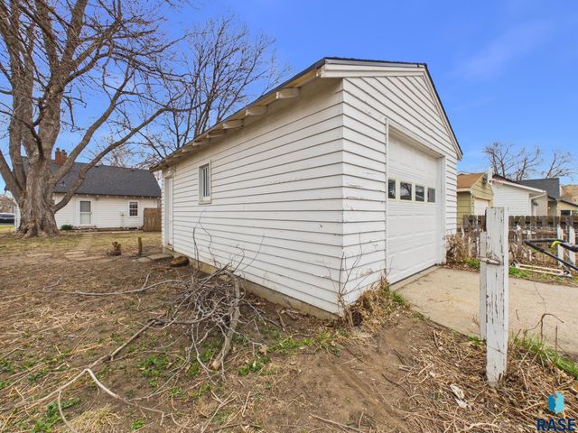 613 E 20th St Street, Sioux Falls, SD 57105