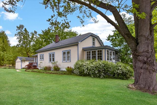 1007 W Detroit Street, New Buffalo City, MI 49117