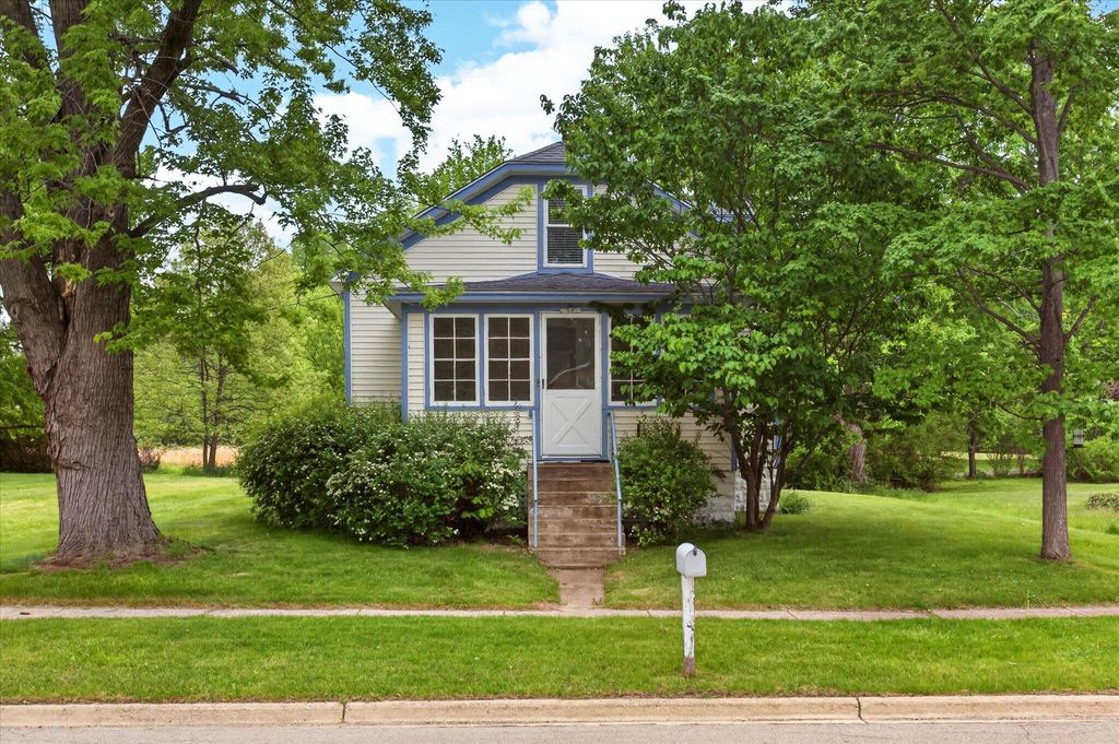 1007 W Detroit Street, New Buffalo City, MI 49117