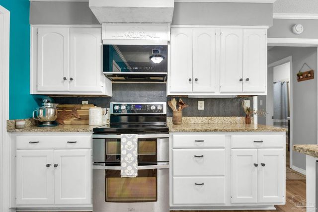 9012 Woodrun Rd, Pensacola, FL 32514