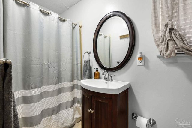 9012 Woodrun Rd, Pensacola, FL 32514