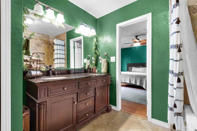 9012 Woodrun Rd, Pensacola, FL 32514