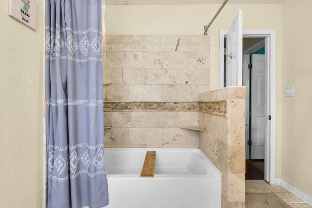 9012 Woodrun Rd, Pensacola, FL 32514