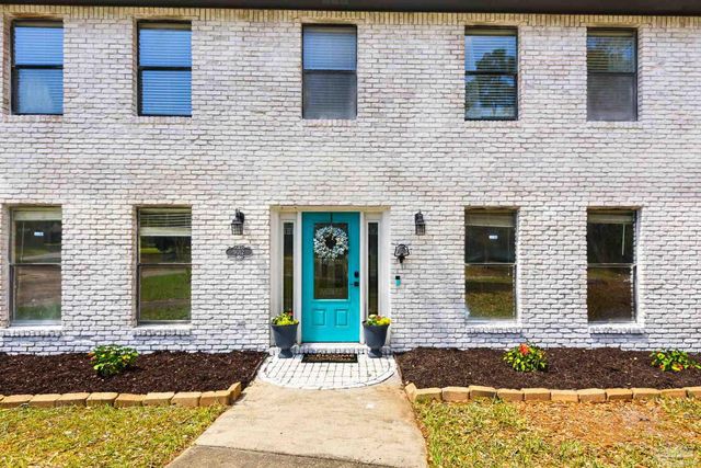 9012 Woodrun Rd, Pensacola, FL 32514