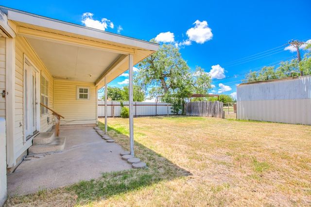 1309 5th Avenue, Ballinger, TX 76821