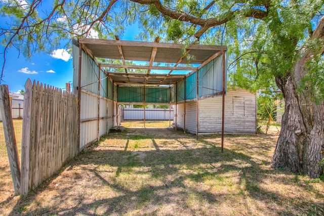 1309 5th Avenue, Ballinger, TX 76821