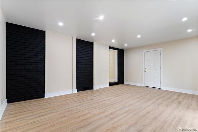 16171 Glastonbury Road, Detroit, MI 48219
