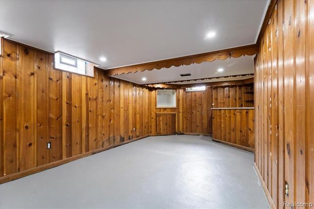 16171 Glastonbury Road, Detroit, MI 48219