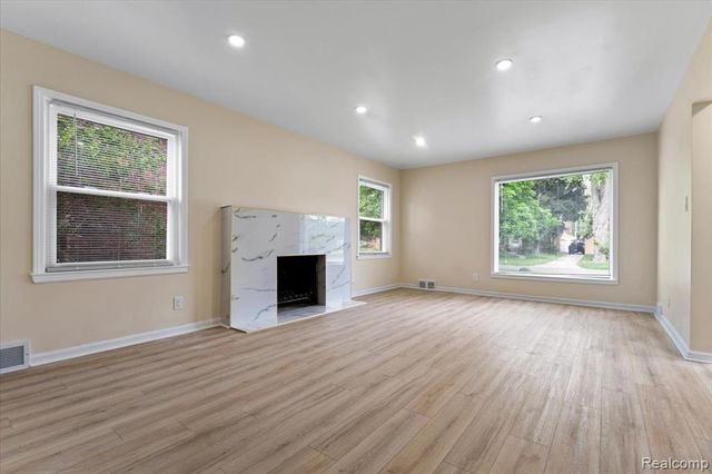 16171 Glastonbury Road, Detroit, MI 48219