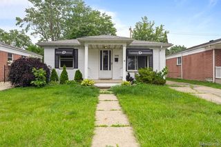 6198 N ROBINDALE Avenue, Dearborn Heights, MI 48127