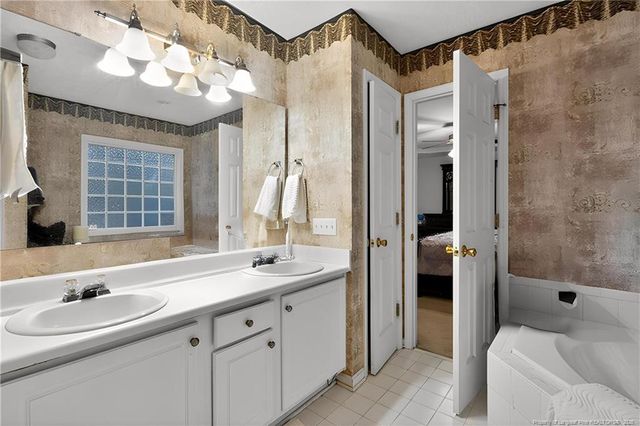 1932 Ashridge Drive, Fayetteville, NC 28304