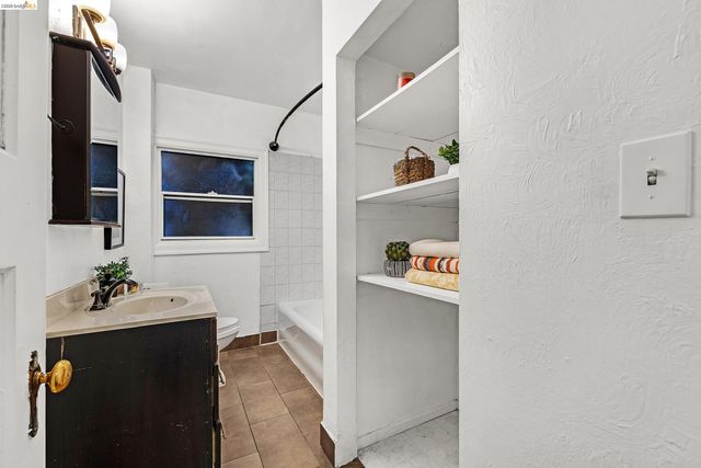 1833 108Th Ave, Oakland, CA 94603