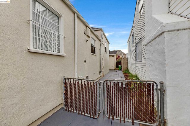 1833 108Th Ave, Oakland, CA 94603