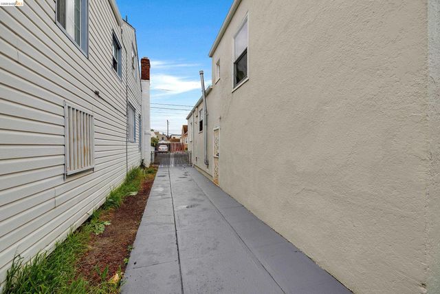 1833 108Th Ave, Oakland, CA 94603