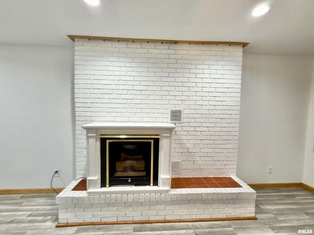 274 Oaktree Ave Avenue, Salem, IL 62881