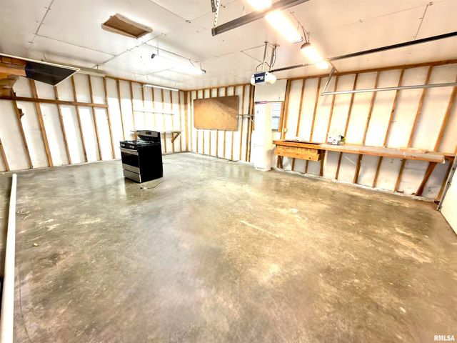 274 Oaktree Ave Avenue, Salem, IL 62881