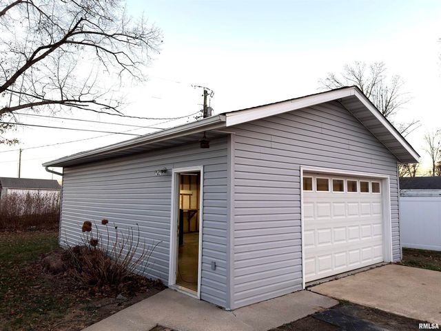 274 Oaktree Ave Avenue, Salem, IL 62881