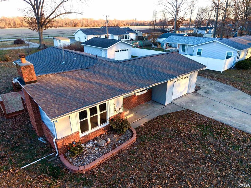 274 Oaktree Ave Avenue, Salem, IL 62881