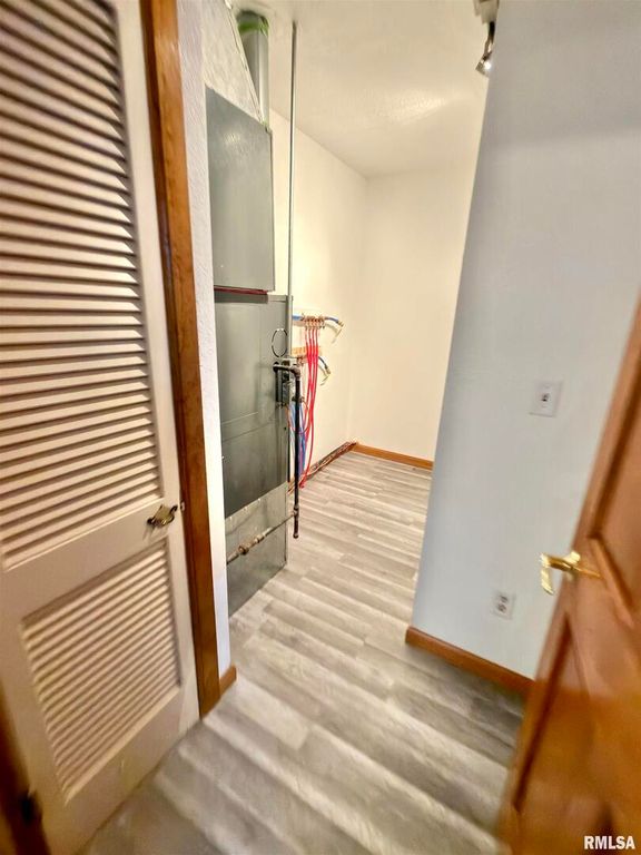 Image 18 of property listing at 274 Oaktree Ave Avenue, Salem, IL 62881