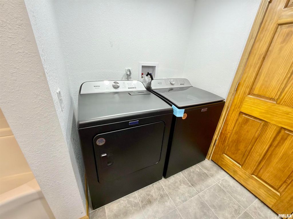 Image 20 of property listing at 274 Oaktree Ave Avenue, Salem, IL 62881