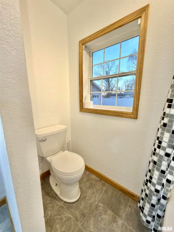 Image 21 of property listing at 274 Oaktree Ave Avenue, Salem, IL 62881