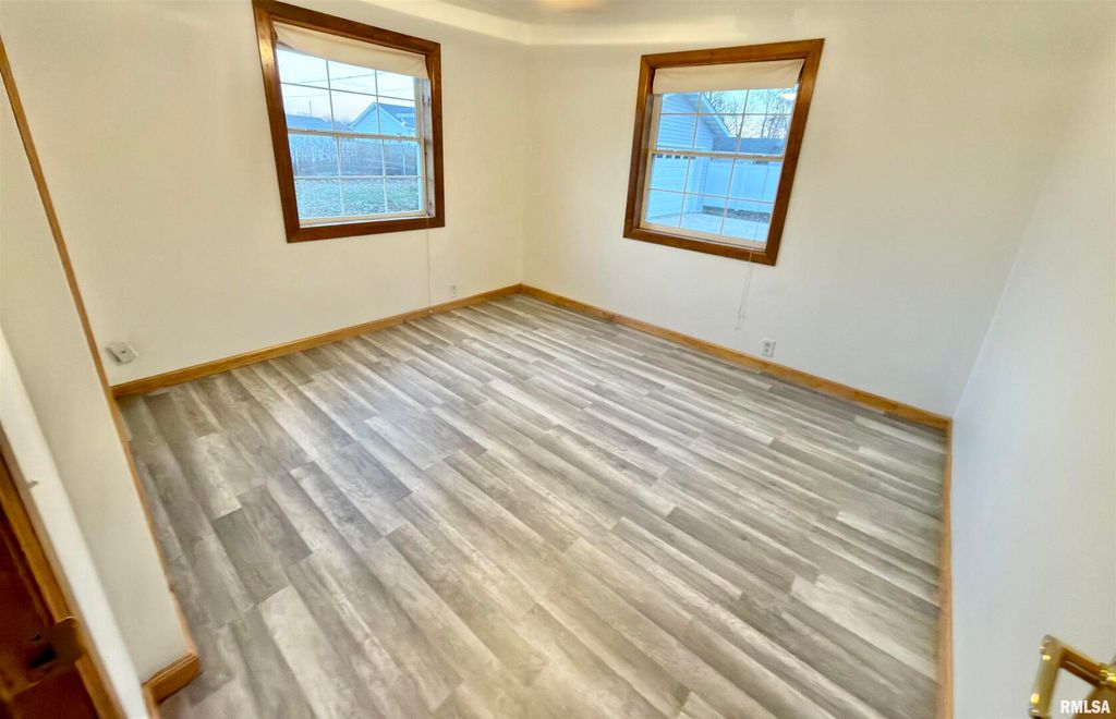 Image 25 of property listing at 274 Oaktree Ave Avenue, Salem, IL 62881