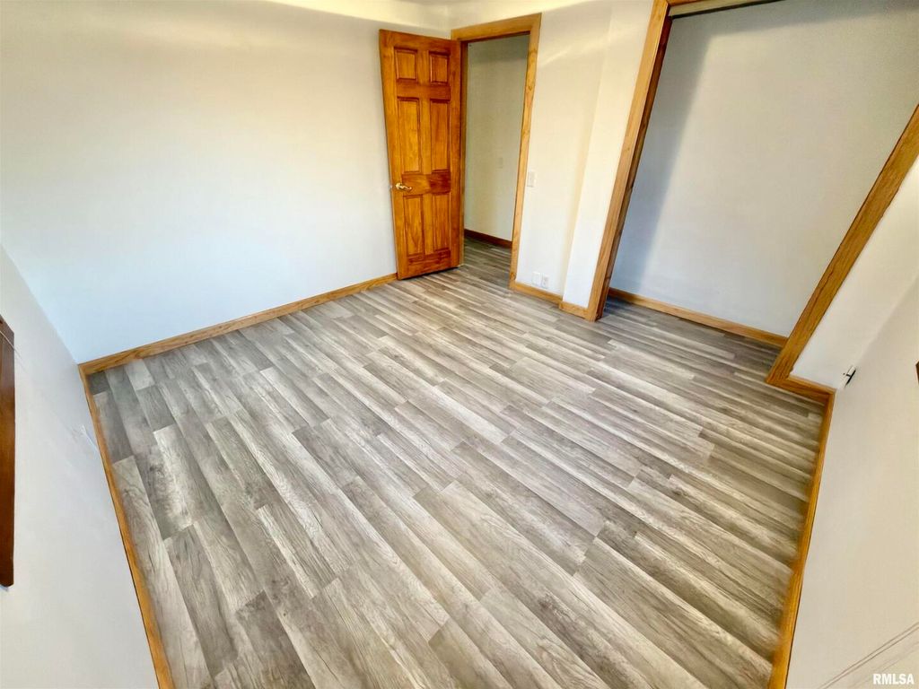 Image 26 of property listing at 274 Oaktree Ave Avenue, Salem, IL 62881