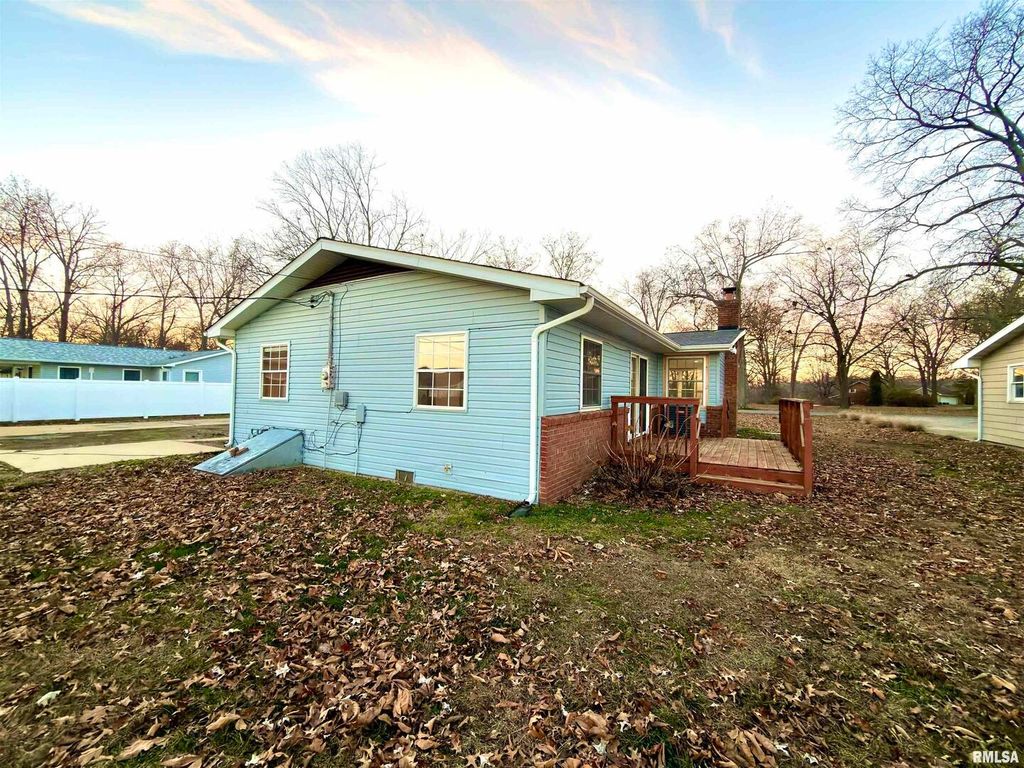 Image 40 of property listing at 274 Oaktree Ave Avenue, Salem, IL 62881