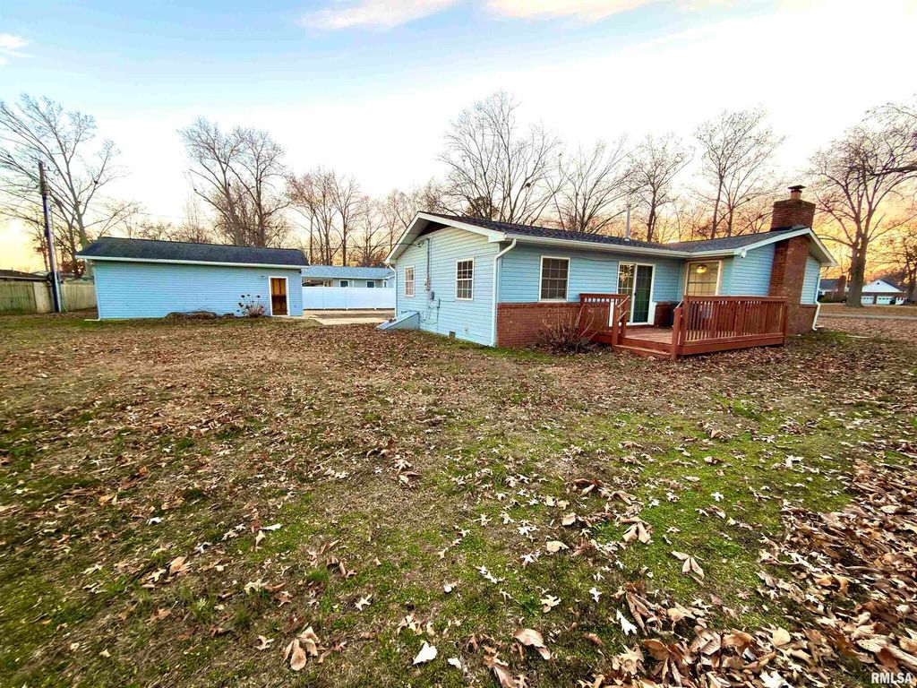 Image 41 of property listing at 274 Oaktree Ave Avenue, Salem, IL 62881