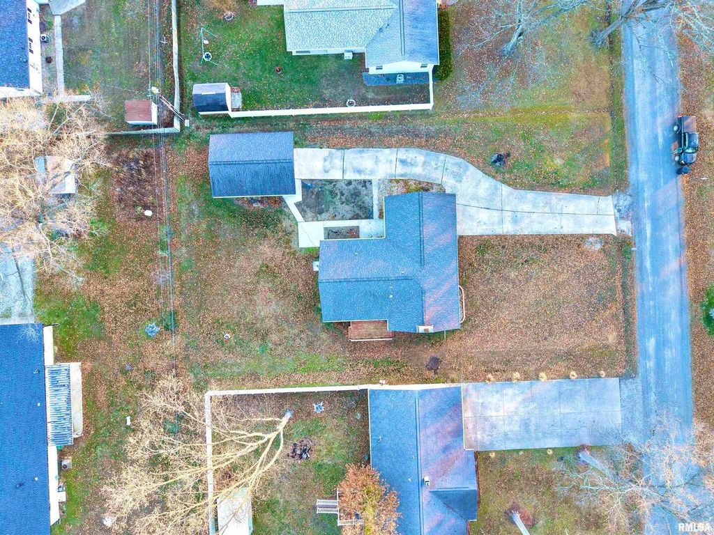 Image 43 of property listing at 274 Oaktree Ave Avenue, Salem, IL 62881