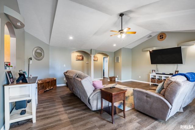 15503 Karigan Lane, Johnston City, IL 62951