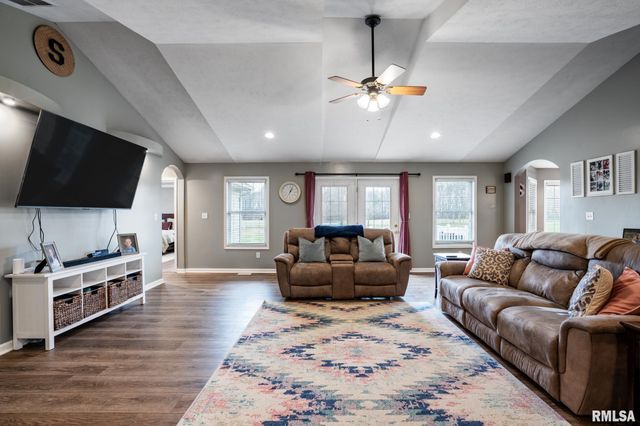 15503 Karigan Lane, Johnston City, IL 62951