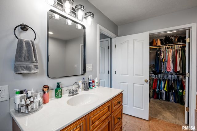 15503 Karigan Lane, Johnston City, IL 62951