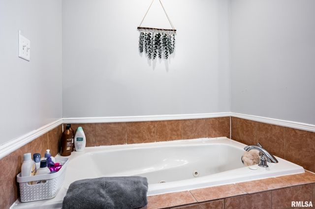 15503 Karigan Lane, Johnston City, IL 62951