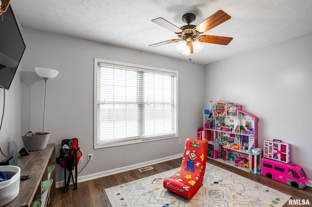 15503 Karigan Lane, Johnston City, IL 62951