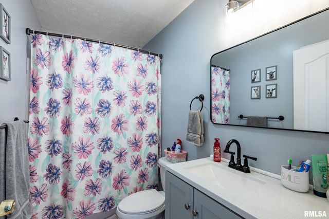 15503 Karigan Lane, Johnston City, IL 62951