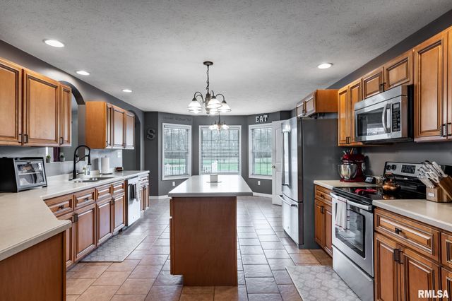 15503 Karigan Lane, Johnston City, IL 62951