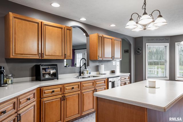 15503 Karigan Lane, Johnston City, IL 62951