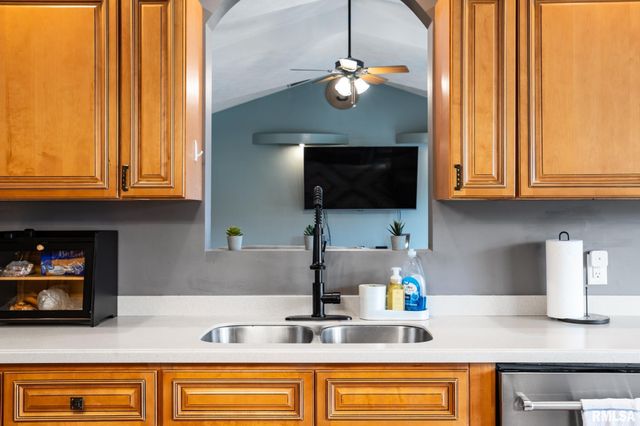 15503 Karigan Lane, Johnston City, IL 62951