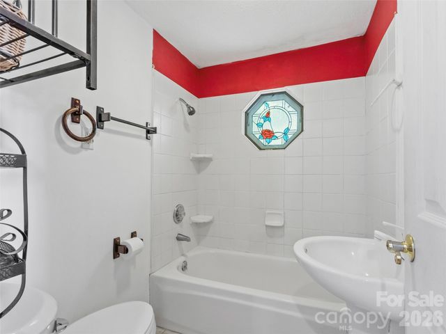 30 Clover Lane, Burnsville, NC 28714