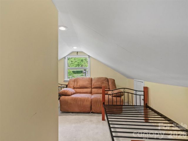 30 Clover Lane, Burnsville, NC 28714