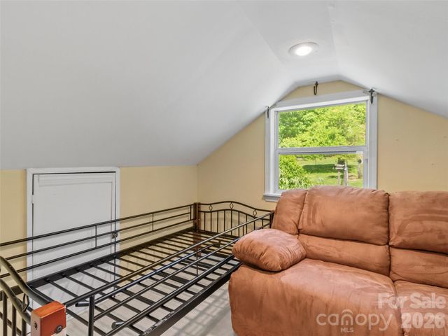 30 Clover Lane, Burnsville, NC 28714