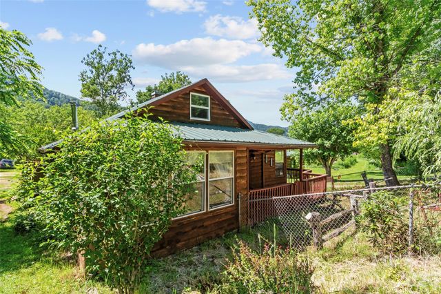 30 Clover Lane, Burnsville, NC 28714