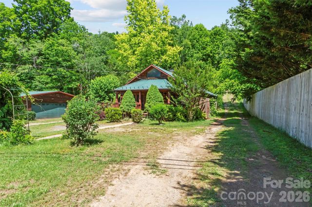 30 Clover Lane, Burnsville, NC 28714