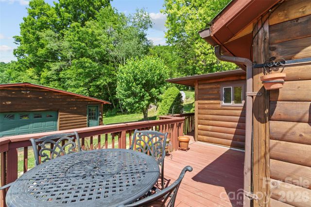 30 Clover Lane, Burnsville, NC 28714