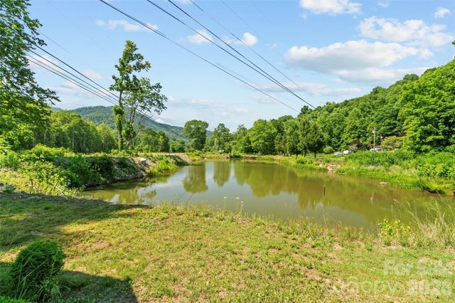30 Clover Lane, Burnsville, NC 28714
