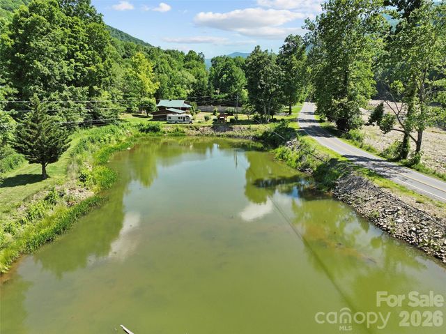 30 Clover Lane, Burnsville, NC 28714