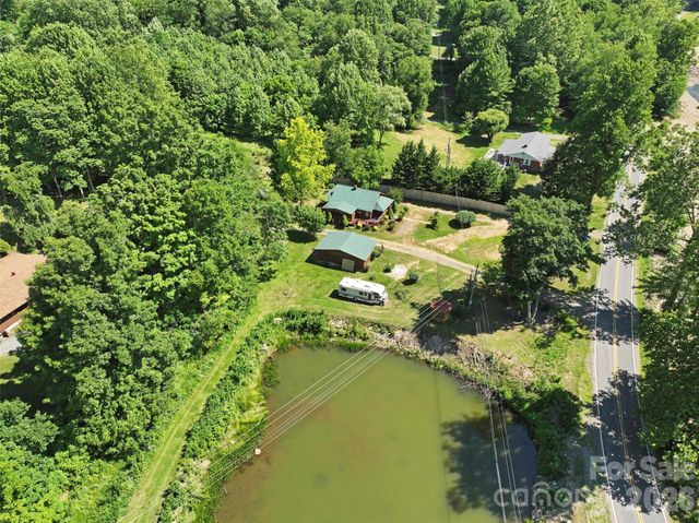 30 Clover Lane, Burnsville, NC 28714