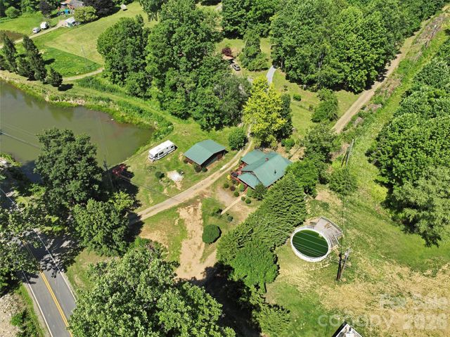 30 Clover Lane, Burnsville, NC 28714